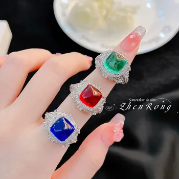 Нова имитация на Кралските сини сапфири Захарно кула Многоцветни кристални пръстени на Дамско Луксозно модно пръстен е сребърен цвят за жени