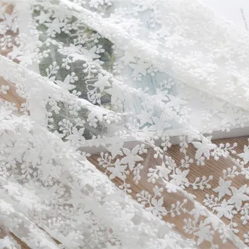 Сватбена рокля от еднакво марля плат с бродерия под формата на звезди, мозайка ръчно изработени със собствените си ръце