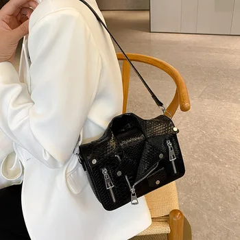 Чанта за дрехи дамски 2023 Нова мода С нитове през рамо, малка квадратна чанта през рамо, портмонета и чанти